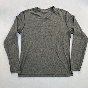 Mens Lululemon Heather Gray V-Neck Long Sleeve Wick Tee T-Shirt Size Large EUC‎